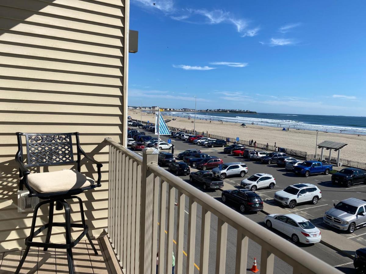 Ocean Front Condo In The Heart Of Hampton Beach Exterior photo