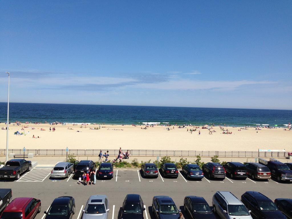 Ocean Front Condo In The Heart Of Hampton Beach Exterior photo