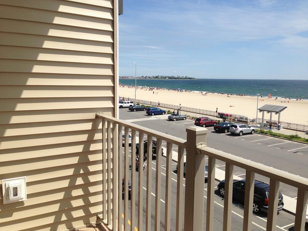 Ocean Front Condo In The Heart Of Hampton Beach Exterior photo